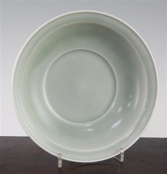 A Shoki Imari or Nabeshima celadon dish, late 17th / early 18th century, 22cm